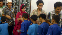 Sejumlah Artis Buka Bersama Anak Yatim Piatu