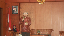Emil Salim Ajak Ketua OSIS Bersiap Hadapi Tantangan Zaman
