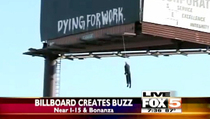 Sosok Manusia Gantung Diri di Billboard yang Mengagetkan