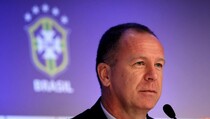 Eks Pelatih Brasil Mano Menezes Resmi Tangani Timnas Peru