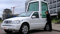 Mercedez Serahkan Mobil Baru Untuk Paus Benediktus