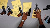 Perampok Bersenpi Gondol Emas Senilai Rp1 M