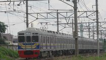 KRL Sambar Kopaja di Pasar Minggu