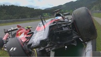 Tabrak Raikkonen, Mobil Alonso Tersangkut Pagar