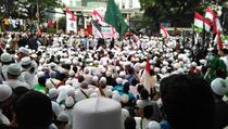 Ikut Demo Anti-Ahok, Sebagian Orang Tua Pingsan di Jalan