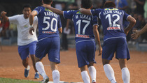 Bek Tengah Baru Persib, Antara Naser Atau Howarth