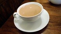 Minuman Chocolate Tea Pas Disajikan Pagi Hari