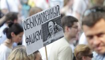 Puluhan Ribu Pengunjuk Rasa Penuhi Moskow