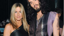 Jennifer Aniston Ngeri Saat Russell Brand Menggodanya