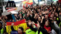 Pekerja Maskapai Spanyol Mogok 15 Hari