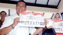 Deddy Mizwar Coblos di TPS Pondok Gede