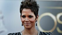  Halle Berry Lahirkan Bayi Laki-laki  