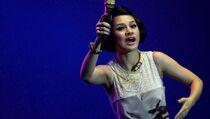 Konser Dira Sugandi dan Andien Aisyah dengan Teknologi 3D Hologram Diundur