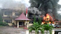 Rusuh di Mapolres OKU, Seorang Polisi Dikabarkan Tertusuk