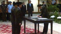 Jokowi Lantik Kasatpol PP dan Kadis Pertamanan Baru
