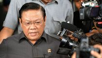 Menkokesra Minta Masyarakat Laporkan Kasus Pemotongan BLSM