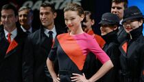  Qantas Rilis Seragam Baru untuk Awak Kabin