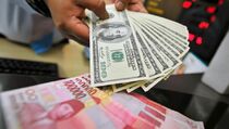 Pemerintah Harus Wajibkan Transaksi Dalam Negeri Gunakan Rupiah