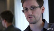 Snowden Wawancarai Putin soal Spionase