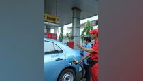  Blue Bird Group Berikan Subsidi BBM bagi Pengemudi Taksi