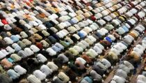 Ribuan Umat Muslim di Jayapura Salat Id di Uncen