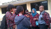 Keluarga Korban Peluru Nyasar Indramayu Datangi Mabes Polri