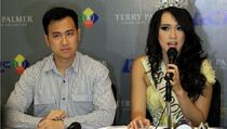  Miss Indonesia 2013 Ajak Masyarakat Peduli Kebersihan Handuk