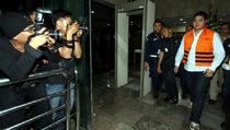 Simon Tersangka Dugaan Suap Ditahan KPK