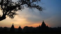 Pesona Senja Sejumlah Candi di Yogyakarta