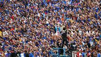 Aremania Dominasi Stadion Gelora Bung Karno