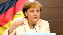 Kanselir Jerman Angela Merkel Datangi Ruang Ganti Timnas Jerman