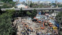 Gedung Lima Lantai Runtuh di India, Puluhan Orang Terperangkap