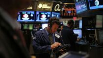 Bursa Saham AS Naik, Dow Jones Tembus 18.000