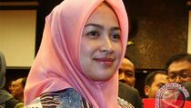  Wali Kota Tangsel Jenguk Suami di Rutan KPK  