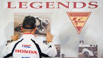 Berjaket Honda, Stoner Resmi Jadi Legenda MotoGP