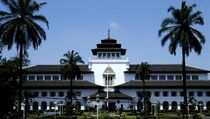 Anggota DPRD Jabar Gunakan Kendaraan Dinas Bekas