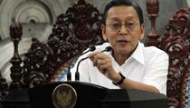 Boediono Sarankan Jokowi Jangan Paksakan Program Baru