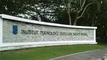 57 Mahasiswa Asing Tanam Sawo di ITS 