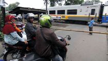 22 Perlintasan KA Tanpa Palang Pintu di Daop 1 Jakarta Ditutup