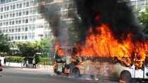  Arus Pendek Aki, Bus Bianglala Terbakar di Bundaran HI 