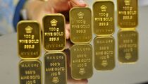 Emas Global Turun Karena Penguatan Dolar dan Turunnya Permintaan 