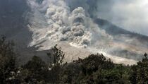 Pengungsi Sinabung Terus Meningkat, Lokasi Penampungan Minim