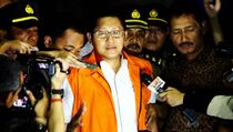Lemparan Telur Jadi Hadiah Penahanan Anas  