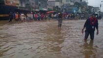 Terendam Banjir, Pedagang Jatinegara Merugi Ratusan Juta Rupiah