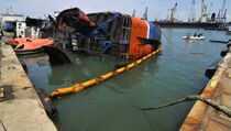 Sebuah Kapal Roro Tenggelam di Teluk Jakarta