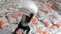  Bulog Siapkan 365.000 Ton Beras Untuk Kebutuhan Bencana  