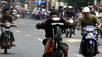 Geng Motor Meneror Warga Makassar dengan Busur Panah