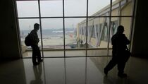 Kabut Asap Lumpuhkan Tiga Bandara