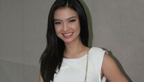 Raline Shah Bagi-bagi Sembako untuk Pekerja Informal