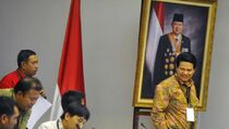 Agung Laksono: Soal Rekapitulasi, Kalau Perlu KPU Tidak Tidur